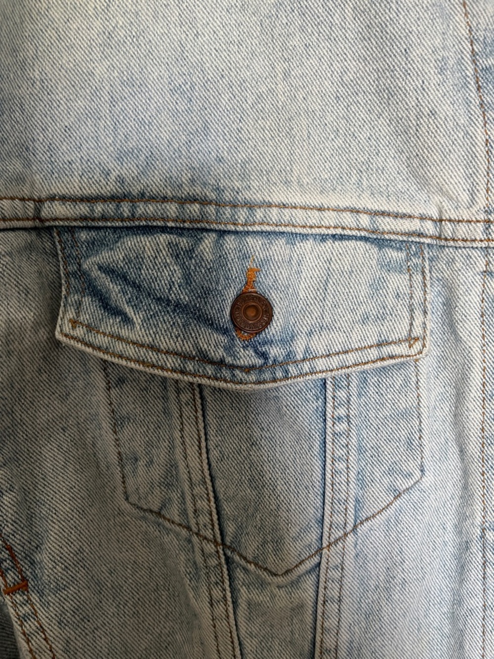 Levi's Women’s Light Blue Denim Jacket - Picture 3 of 4